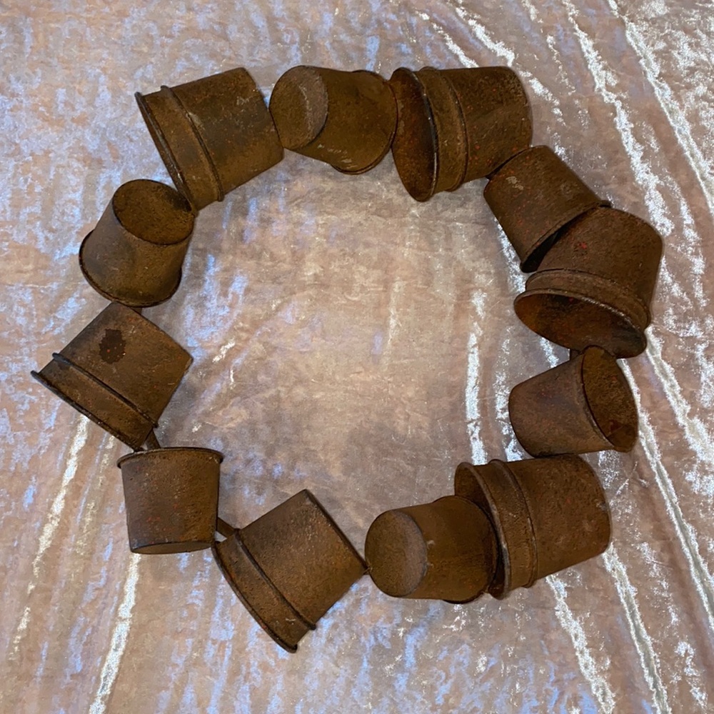 Vintage metal flower pot wall art/wreath